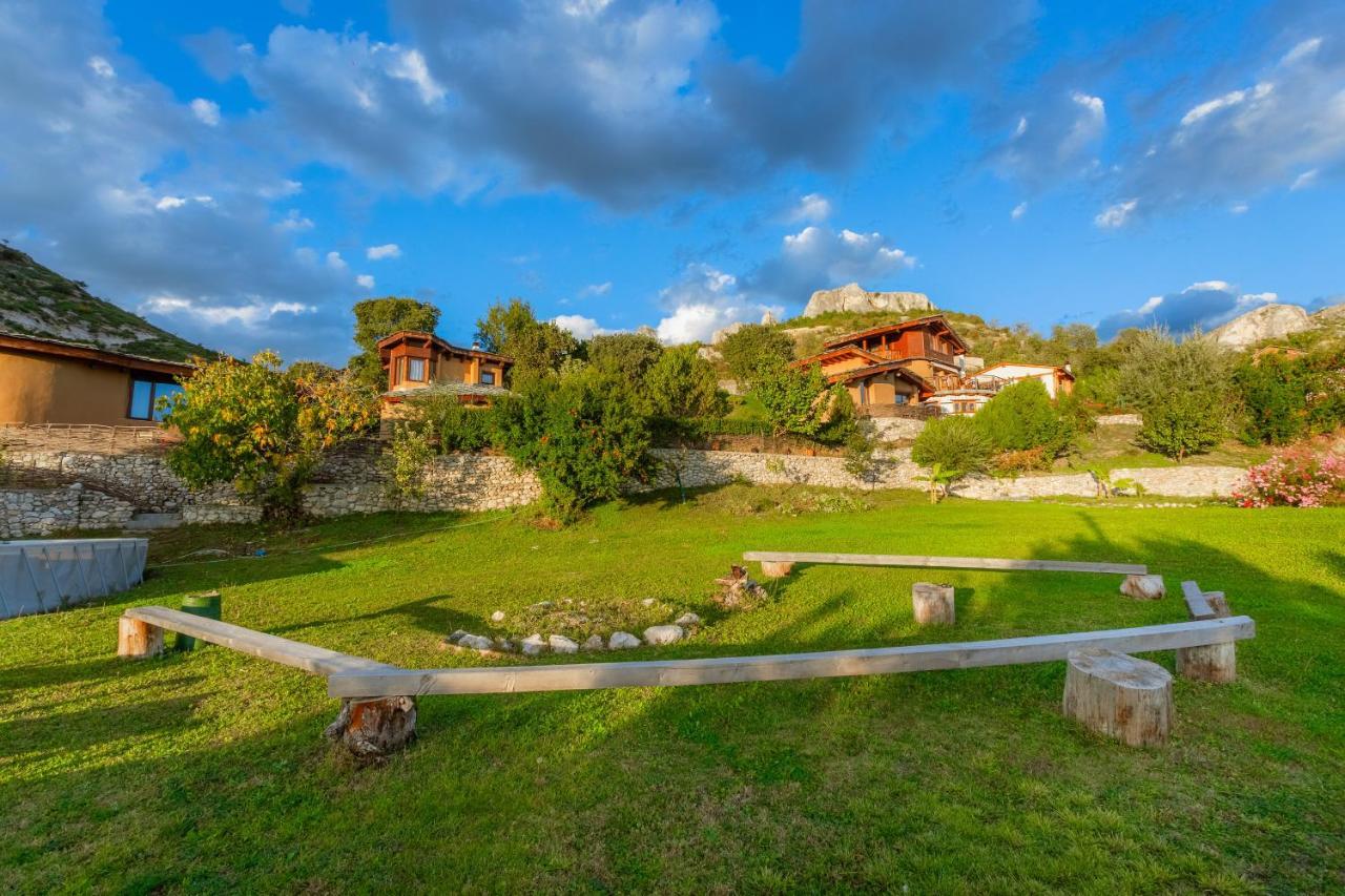 Eco Village Under The Cliffs Ilindentsi Exterior foto